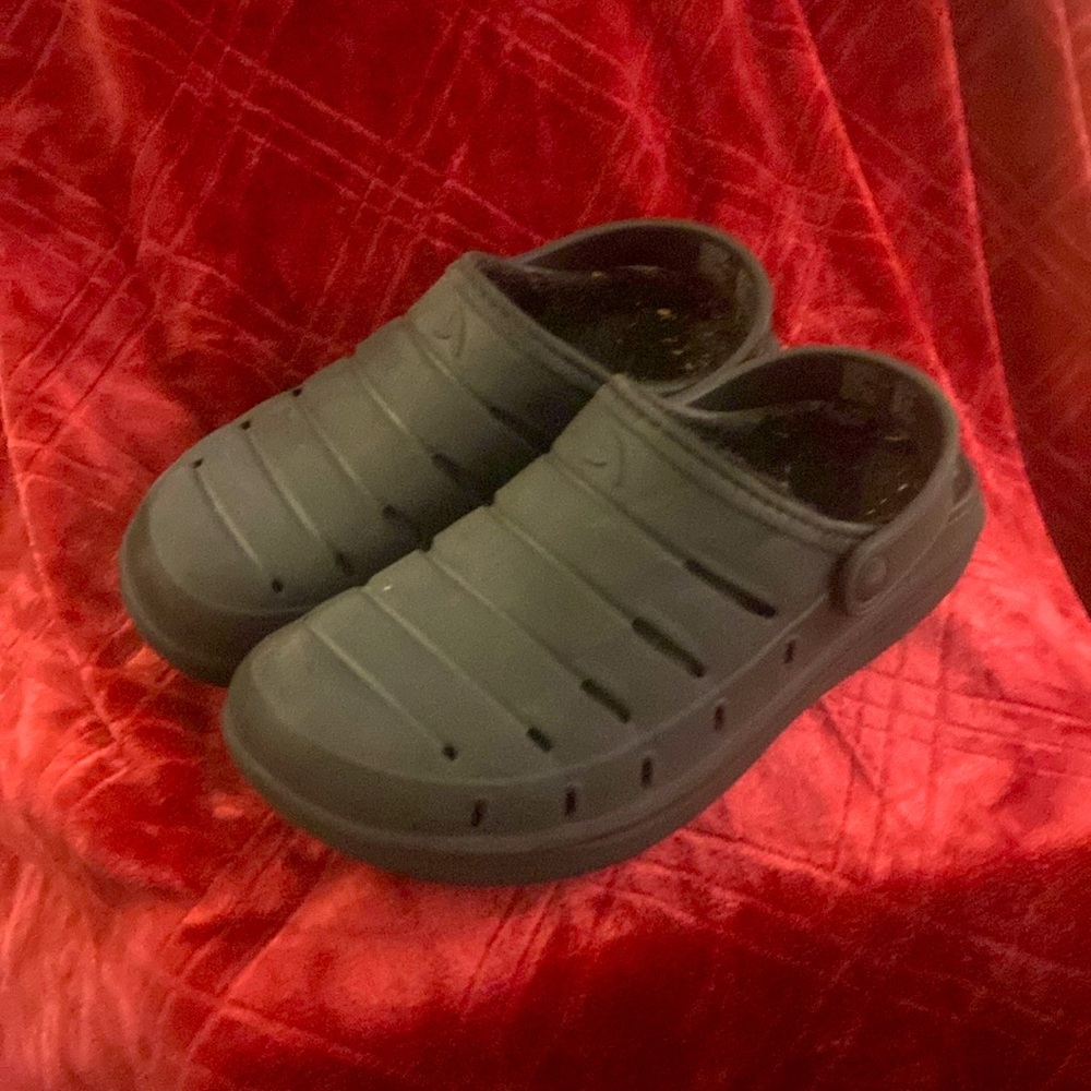 Men size 7 Rugged Shark Crocs.